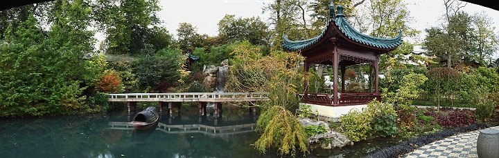 [1] 191009paradisio, DCIM, 10 images, IMG_3354 - IMG_3363 - 11355x3623 - SCUL-Smartblend.jpg - Une partie du jardin chinois